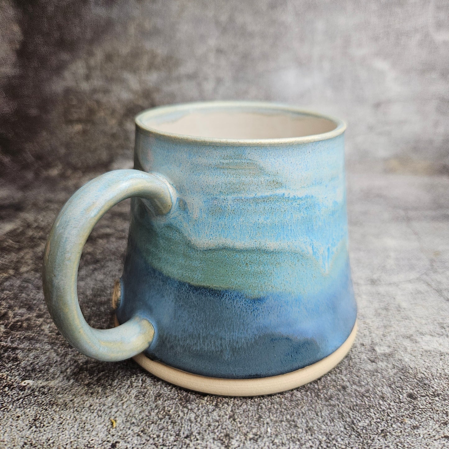 Short tankard mug, blue gradient
