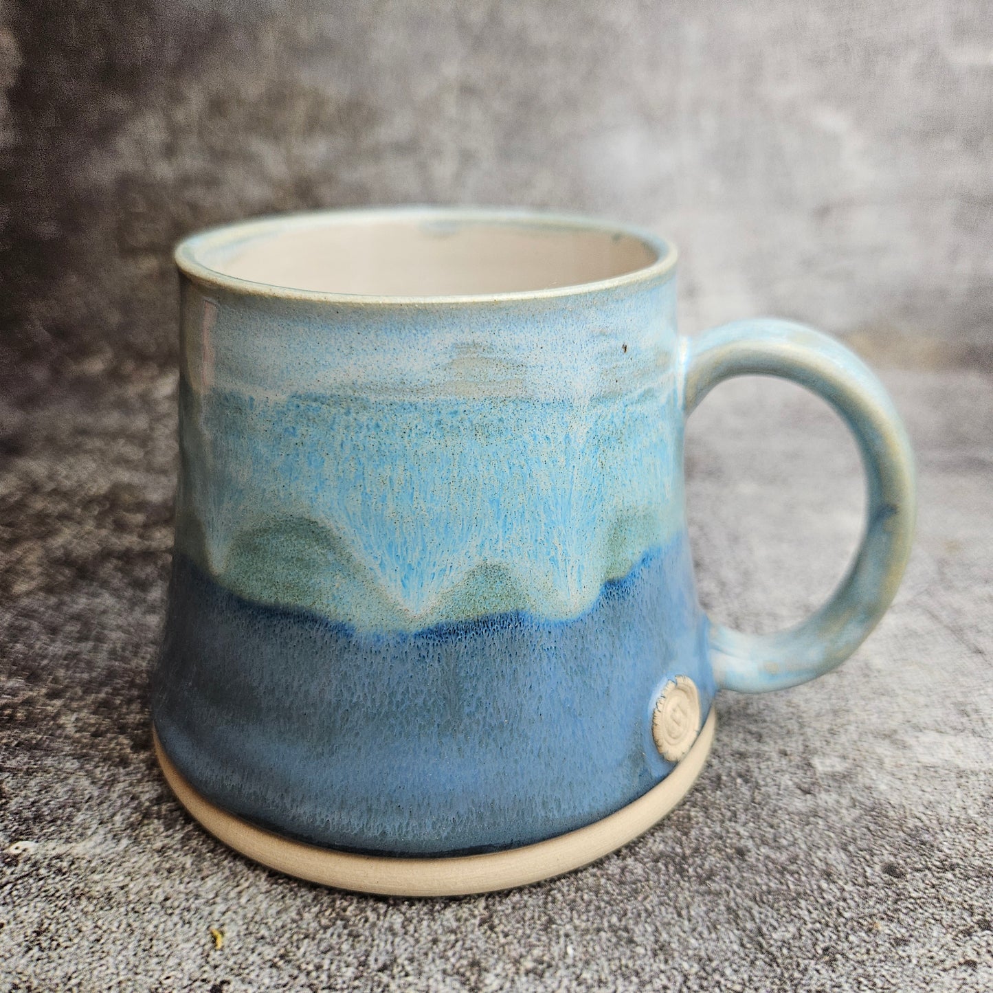 Short tankard mug, blue gradient