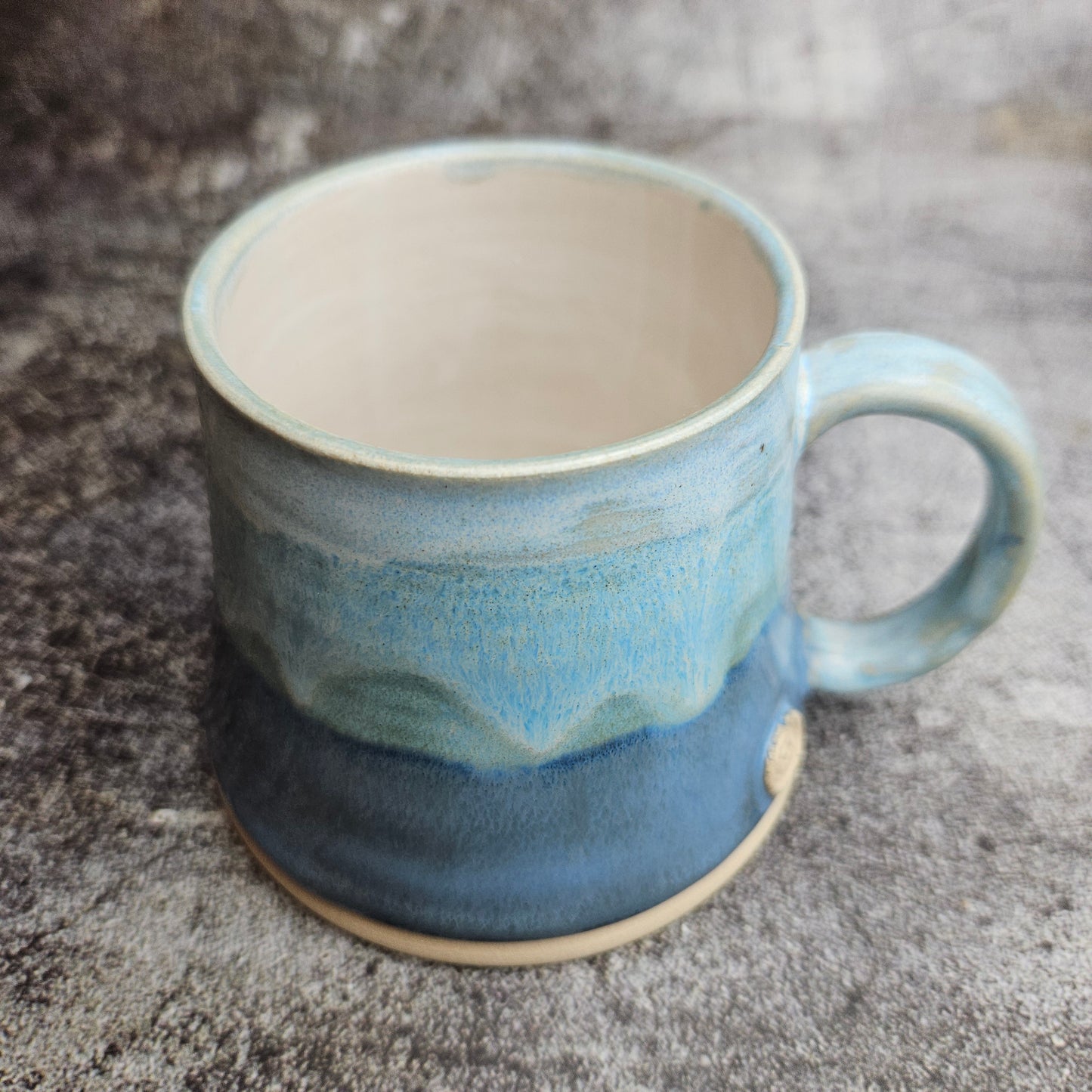 Short tankard mug, blue gradient
