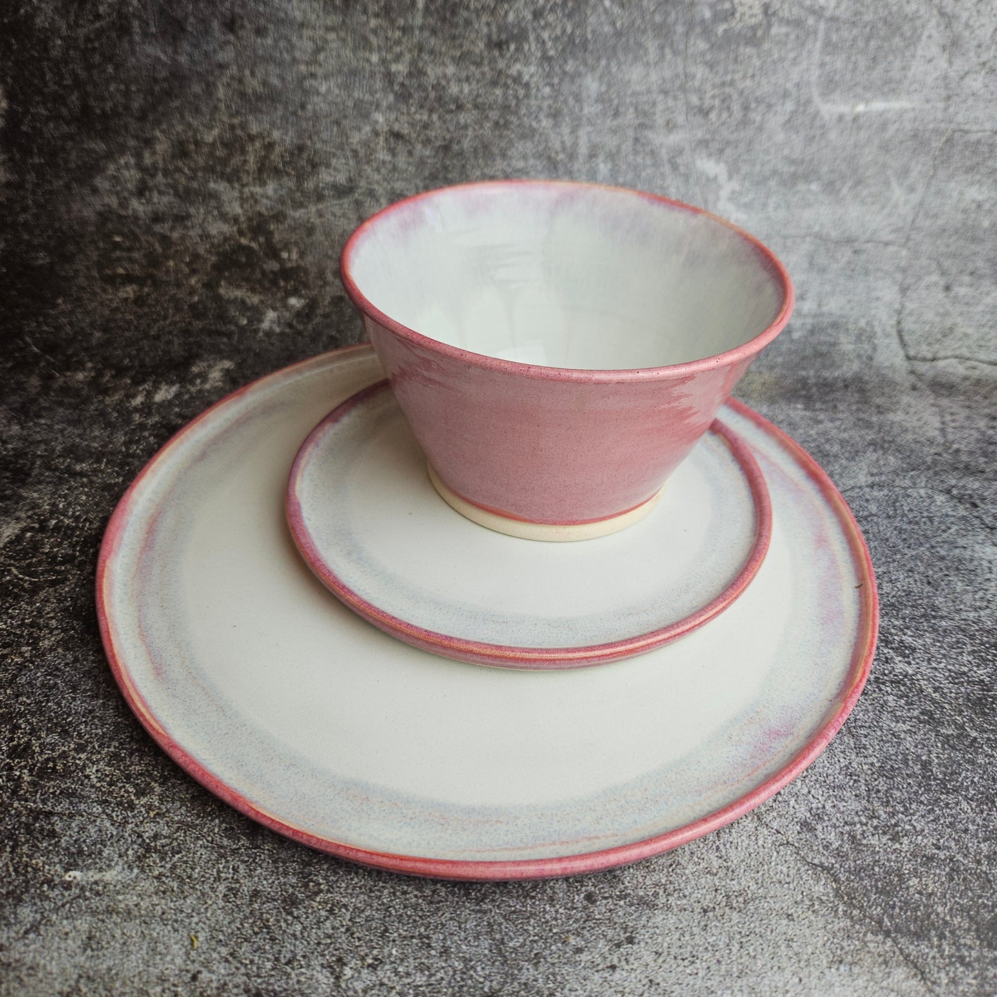 Dinner plate, raspberry and white