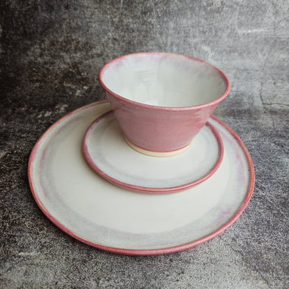 Dinner plate, raspberry and white