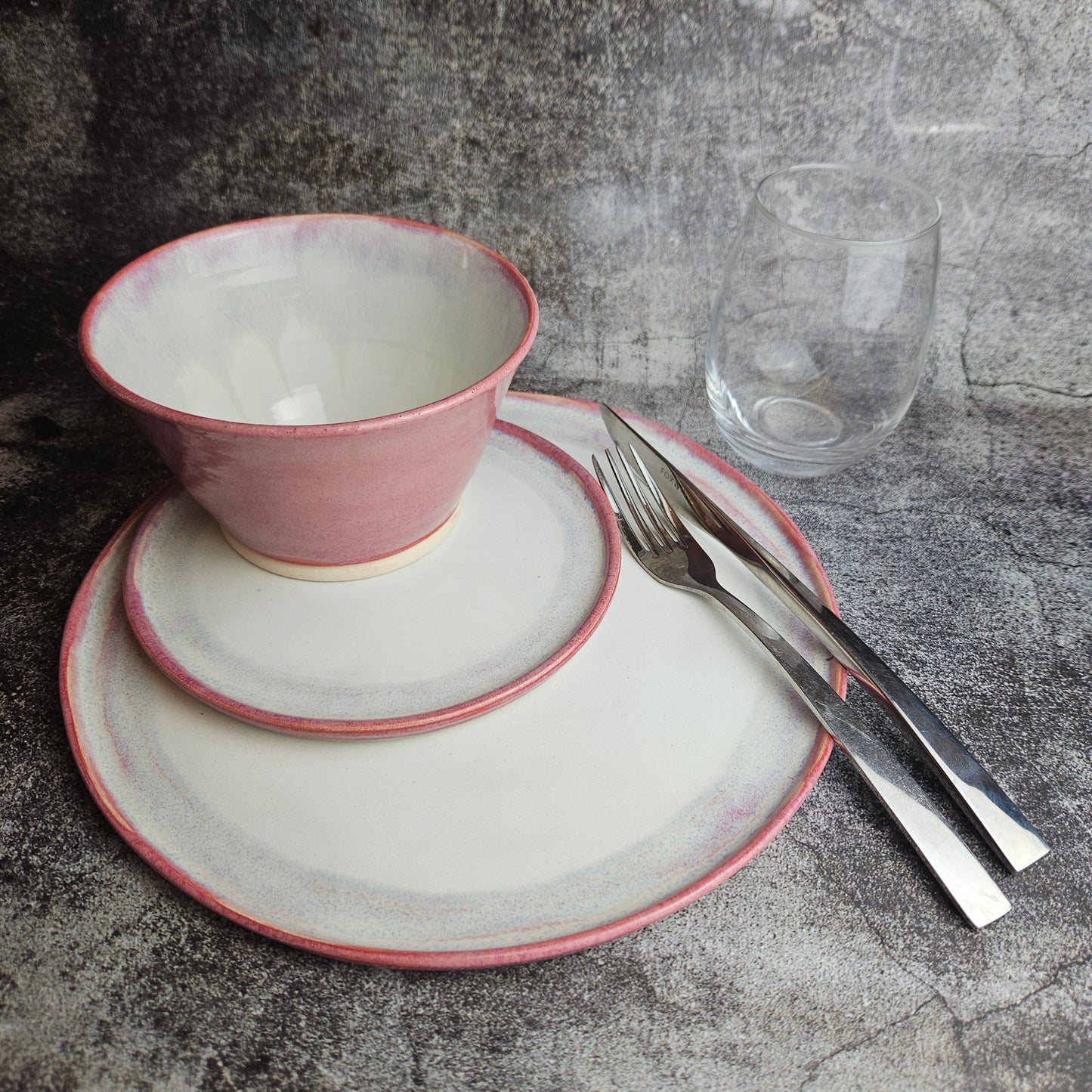 Dinner plate, raspberry and white