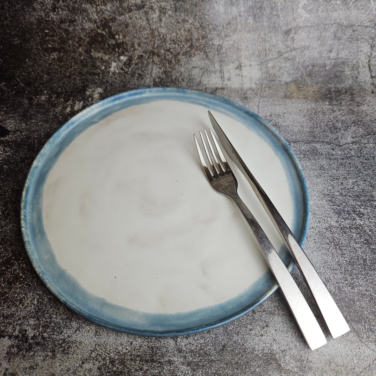 Dinner plate, bayou blue and white