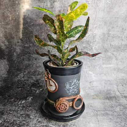 Steampunk top hat vase