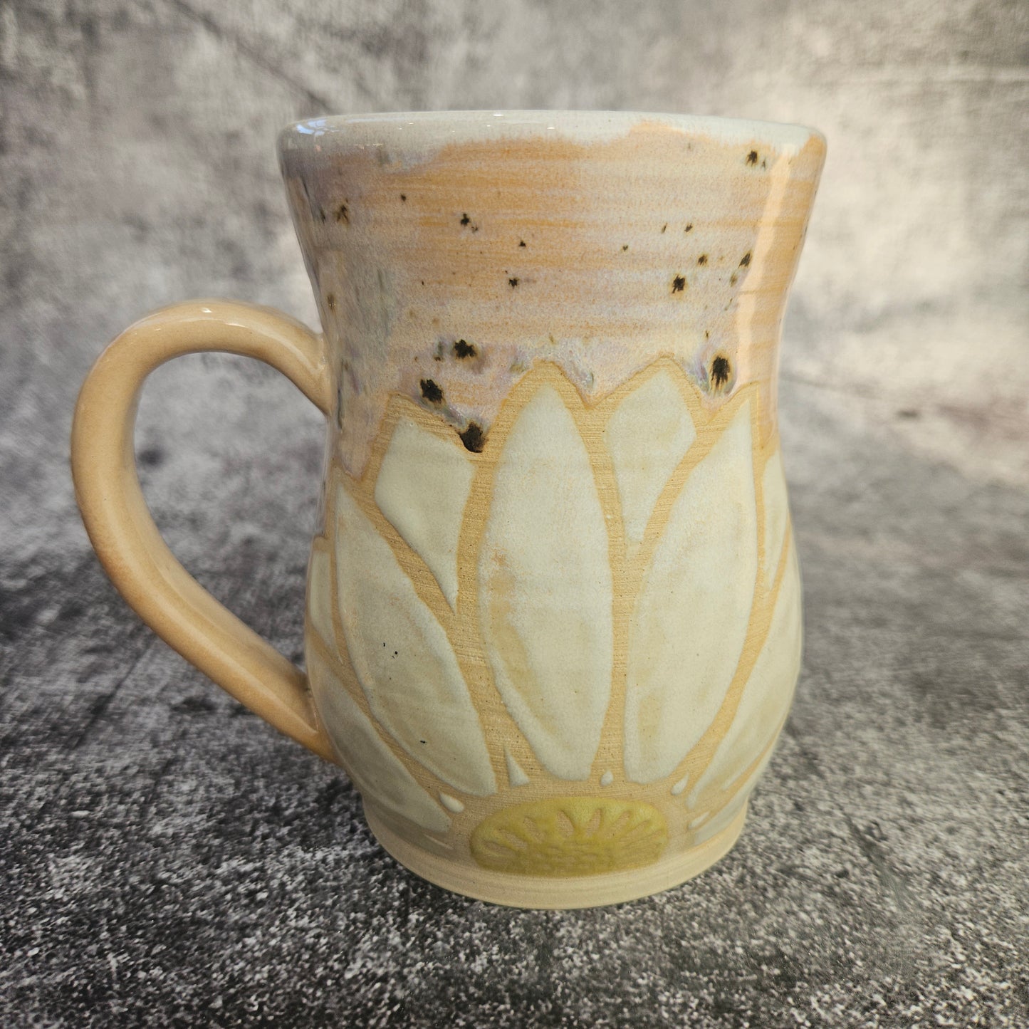 Peachy daisy mug