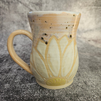Peachy daisy mug