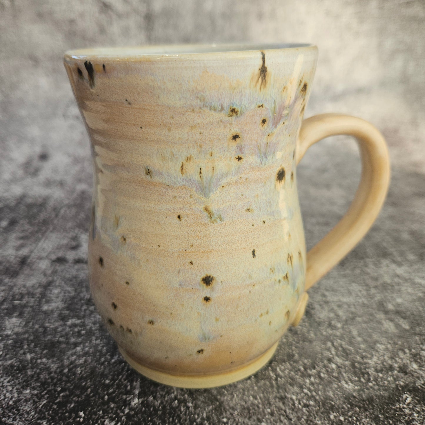 Peachy daisy mug