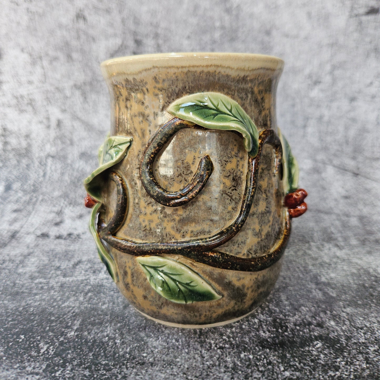 Woodland vines and berries mug